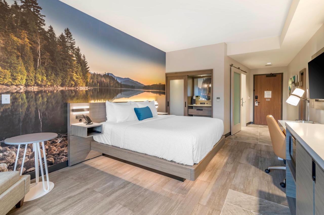Cambria Placid - Lakeside