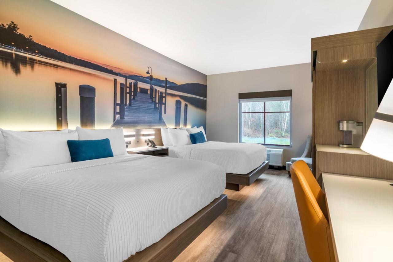 Cambria Placid - Lakeside Hotel