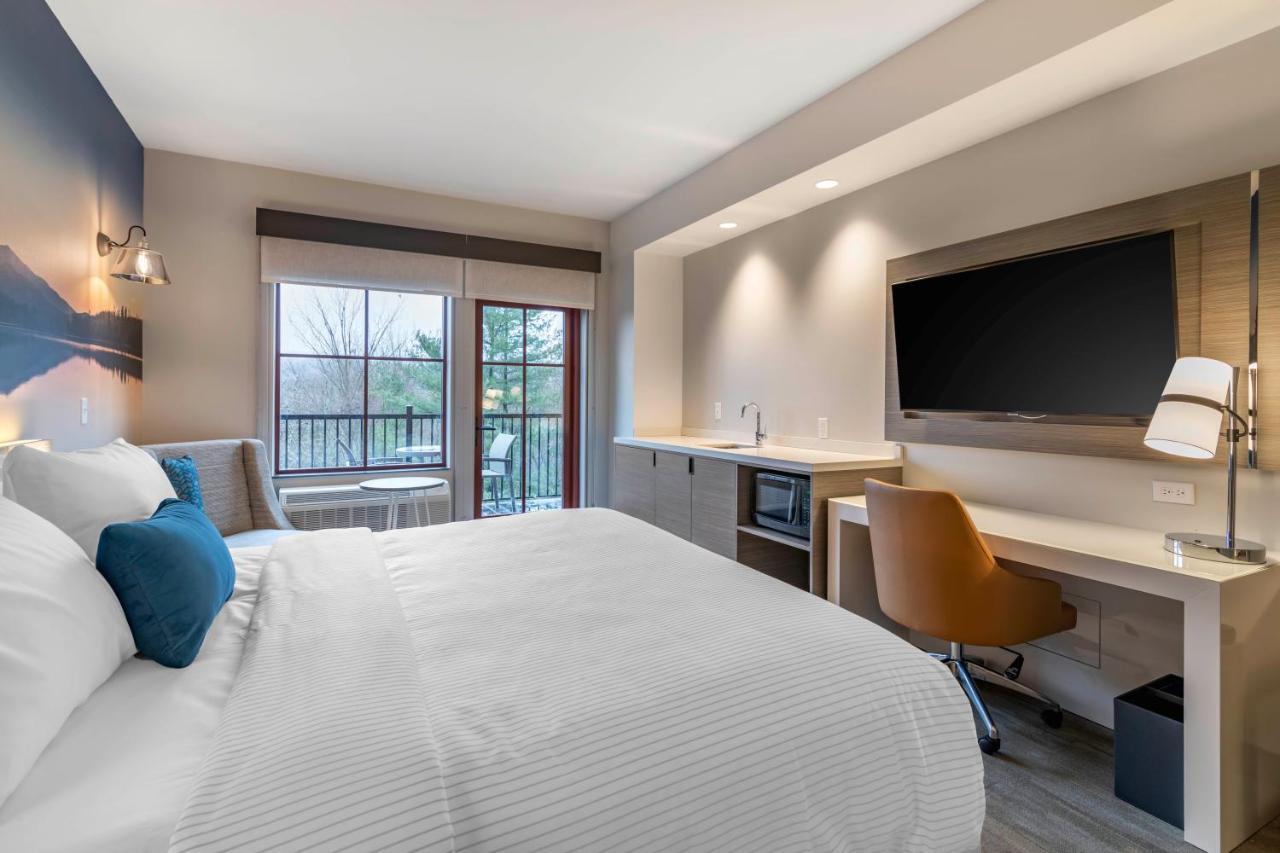 Cambria Placid - Lakeside Hotel *