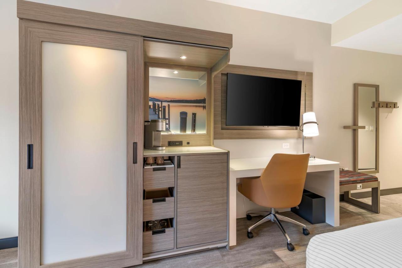 Cambria Placid - Lakeside Hotel