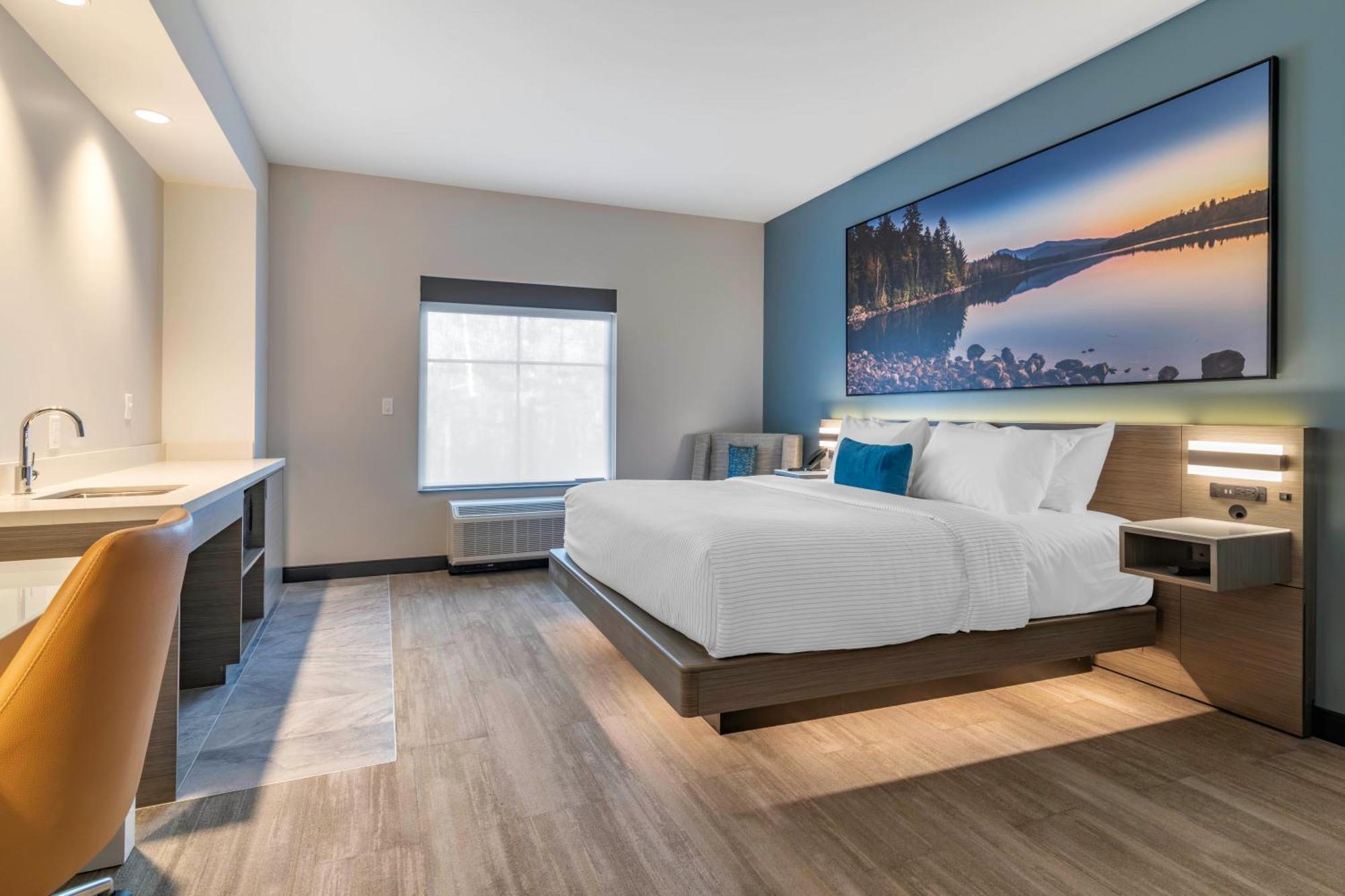 Cambria Placid - Lakeside Hotel *