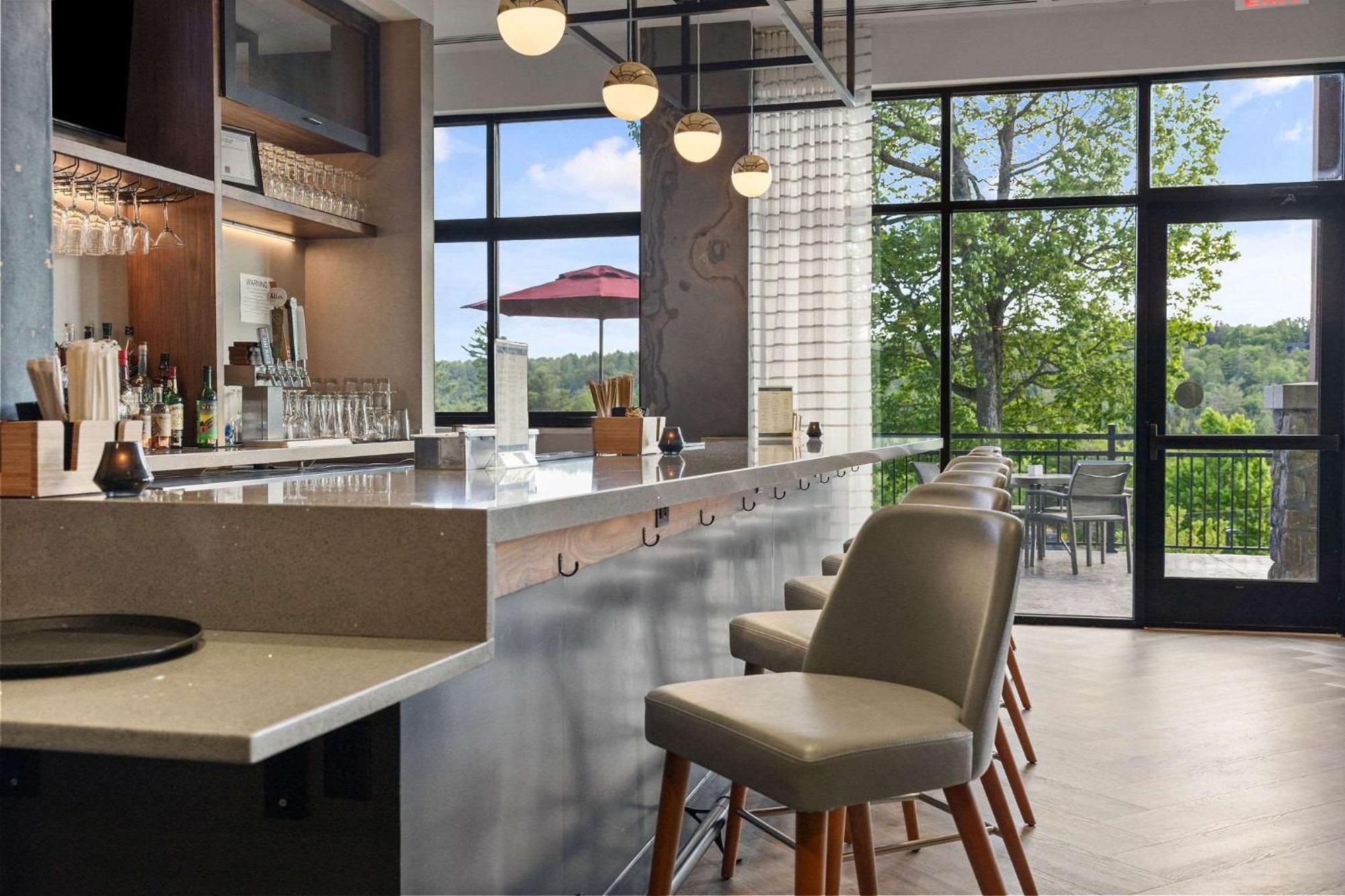 Hotel Cambria Placid - Lakeside