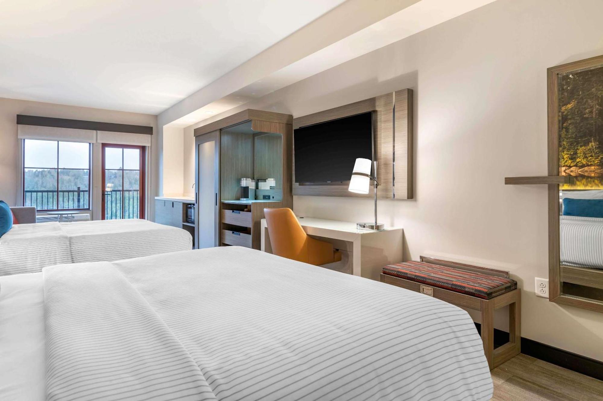 Cambria Placid - Lakeside *