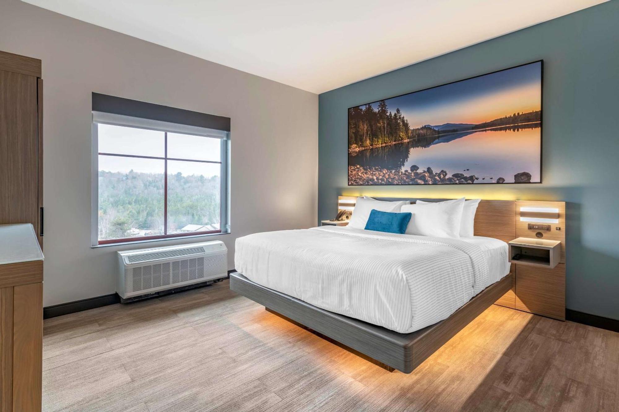 Cambria Placid - Lakeside Hotel *