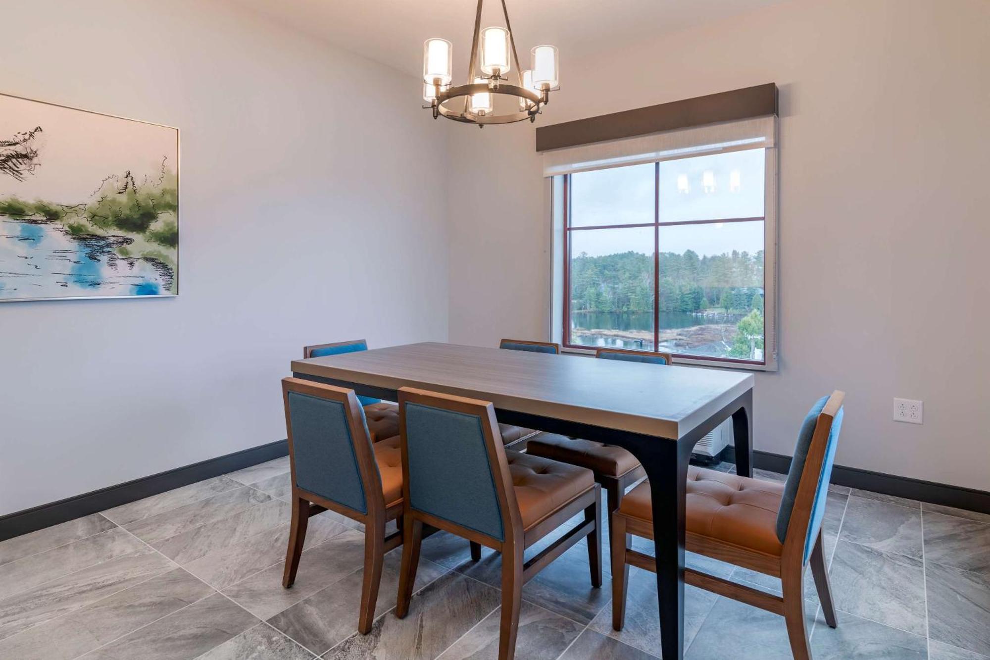 Cambria Placid - Lakeside *