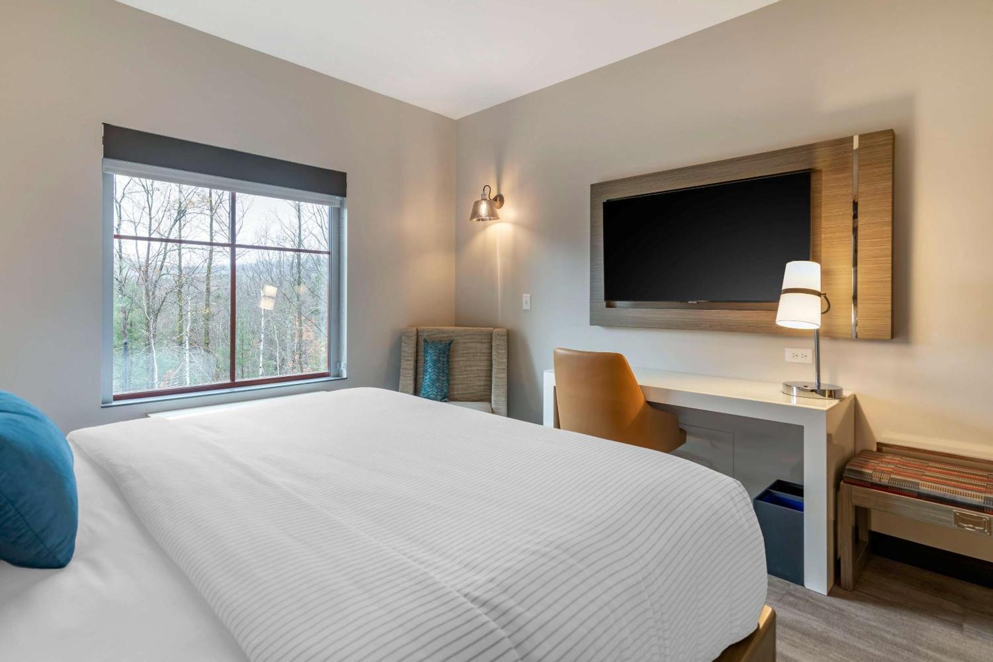 Hotel Cambria Placid - Lakeside