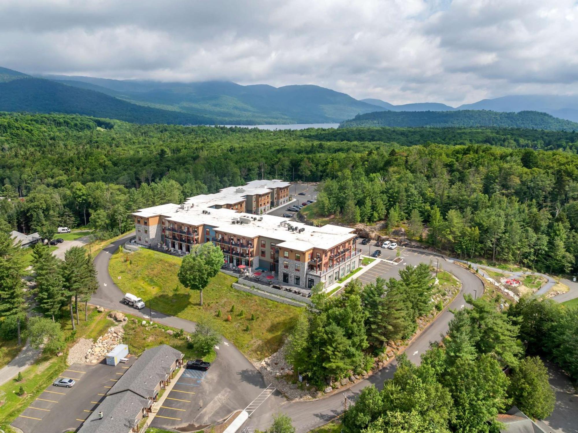 Cambria Placid - Lakeside Hotel