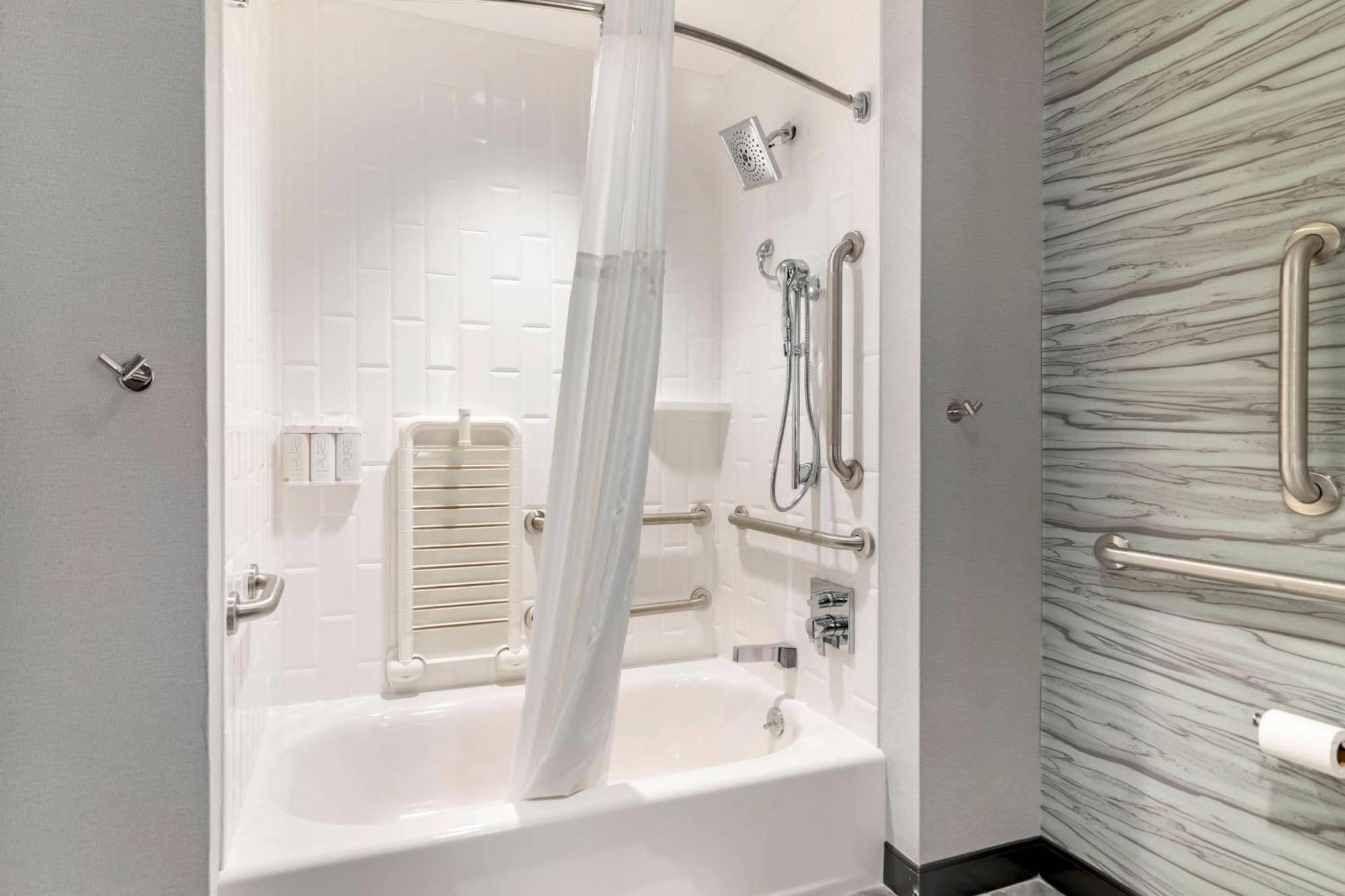 Hotel Cambria Placid - Lakeside